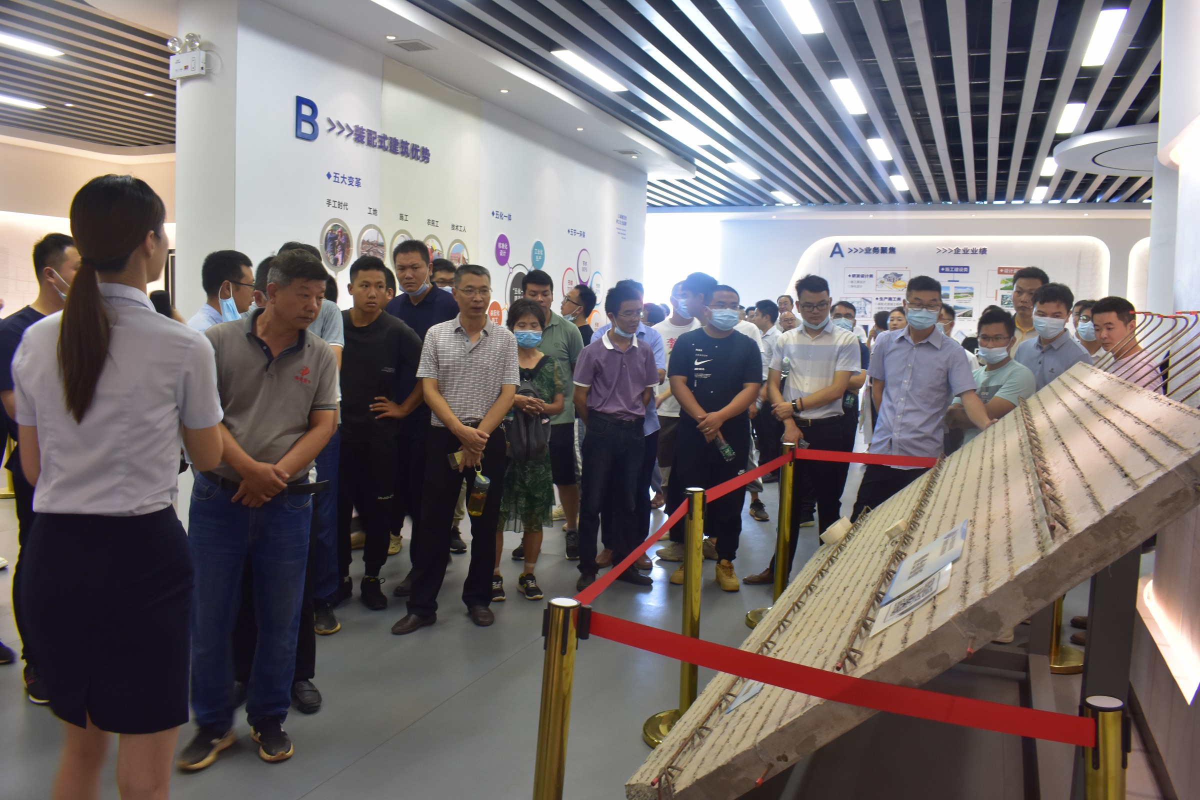 1626917906610940.jpg 观摩团参观工业化展示中心.jpg